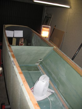 Chap 6 - Fuselage sides glassed to bottom