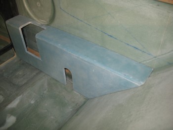 Chap 16 - Right front armrest console
