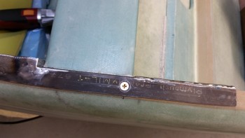Right side rail countersunk screw
