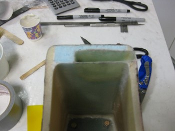 Glassing upper headrest lock cavity