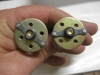 Flox grip holes in nutplate washers